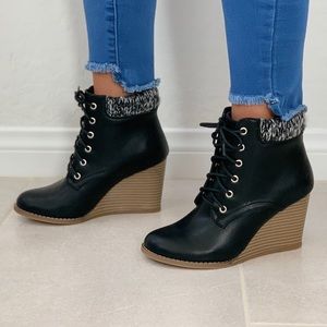 NIB Lace-Up Sweater Collar Wedge Ankle Bootie